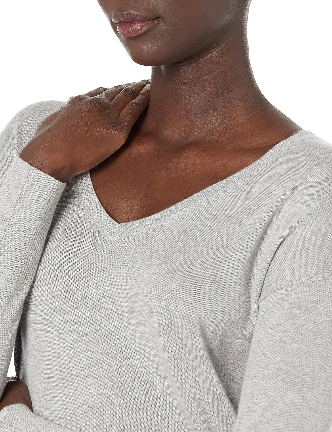 Amazon Essentials Women's Lightweight Long-Sleeve V-Neck Tunic Sweater (Available in Plus Size)