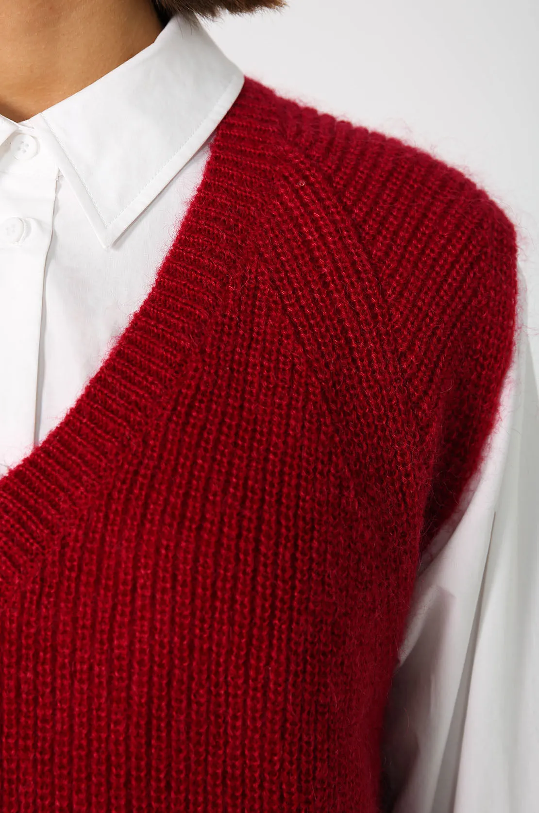 lineate vest / cranberry