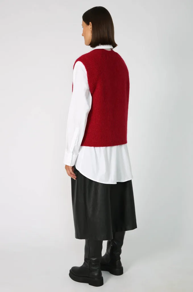 lineate vest / cranberry