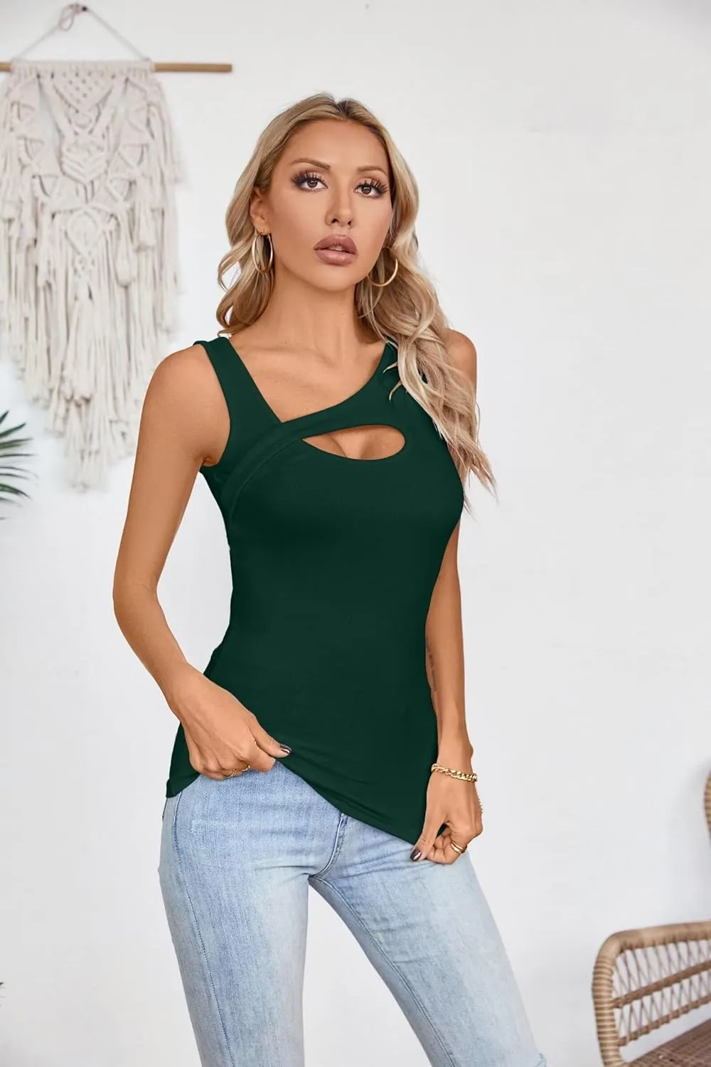 VICHYIE Womens Summer Cutout Tank Tops Sleeveless Shirts Ribbed Tanks Slim Fitted Y2K Sexy Basic Tee Shirt